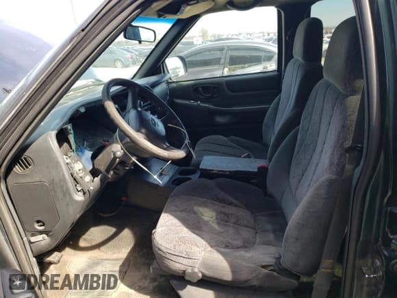 ✅ 2001 Chevrolet S-10 LS • VIN: 1GCDT13W11K244051 • Лот: 55495223. Опубликован ранее на Copart с пробегом Не указан. Бесплатный доступ к архиву аукционных продаж из США и подробный отчёт об истории автомобиля на DreamBid. Изображение 7.