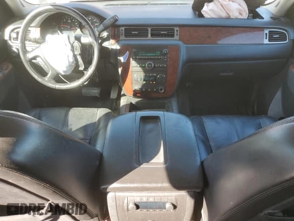 ✅ 2010 Chevrolet Suburban LT • VIN: 1GNUKJE39AR237515 • Lot: 72458554. Wystawiony na Copart z przebiegiem 172 949 mil. Bezpłatny archiwum sprzedaży aukcyjnych z USA i szczegółowy raport historii pojazdu na DreamBid. Zdjęcie 8.