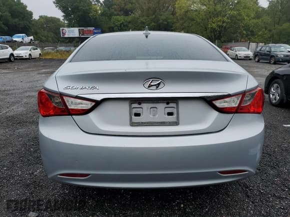 ✅ 2011 Hyundai Sonata GLS • VIN: 5NPEB4AC0BH300613 • Lot: 72837954. Listed on Copart with 107,636 mi. Free auction sales archive from the USA and detailed vehicle history report at DreamBid. Image 6.