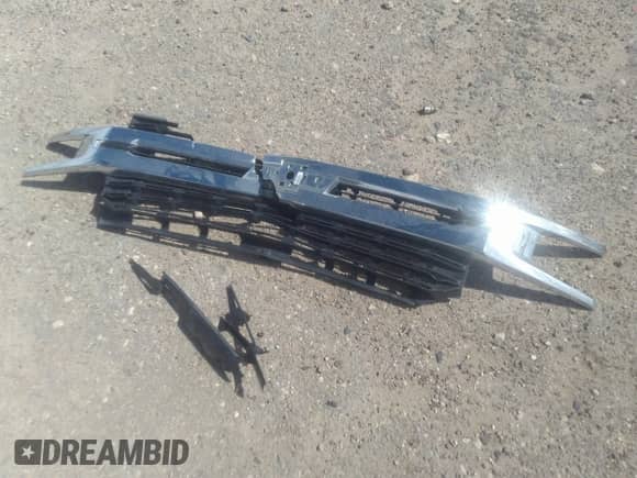 2019 Chevrolet Silverado 1500 LT z VIN 3GCUYDED7KG120227, wystawiony jako IAAI lot #38877247 z przebiegiem 102 592 mil mil oraz . Historia ofert i sprzedaży dostępna na DreamBid. Obrazek 12.