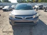 ✅ 2012 Toyota Highlander Limited • VIN: JTEDC3EH4C2008597 • Lot: 82358075. Wystawiony na Copart z przebiegiem 209 163 mil. Bezpłatny archiwum sprzedaży aukcyjnych z USA i szczegółowy raport historii pojazdu na DreamBid. Zdjęcie 5.