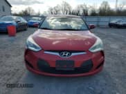 ✅ 2014 Hyundai Veloster • VIN: KMHTC6AD8EU184334 • Lot: 52919155. Wystawiony na Copart z przebiegiem 141 817 mil. Bezpłatny archiwum sprzedaży aukcyjnych z USA i szczegółowy raport historii pojazdu na DreamBid. Zdjęcie 5.