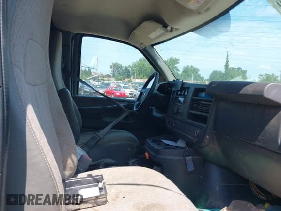 ✅ 2014 Chevrolet Express Cargo • VIN: 1GCWGGCA4E1117083 • Lot: 42821660. Listed on IAAI with Not provided. Free auction sales archive from the USA and detailed vehicle history report at DreamBid. Image 5.