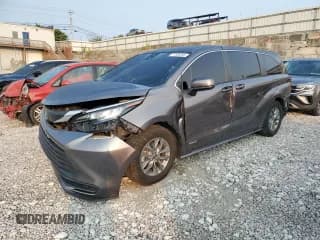 ✅ 2021 Toyota Sienna LE • VIN: 5TDKSKFC2MS019491 • Lot: 71558245. Listed on Copart with 71,287 mi. Free auction sales archive from the USA and detailed vehicle history report at DreamBid. Image 1.