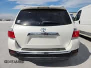 ✅ 2013 Toyota Highlander SE • VIN: 5TDZK3EH7DS094463 • Лот: 82536645. Опубликован ранее на Copart с пробегом 70 272 миль. Бесплатный доступ к архиву аукционных продаж из США и подробный отчёт об истории автомобиля на DreamBid. Изображение 6.