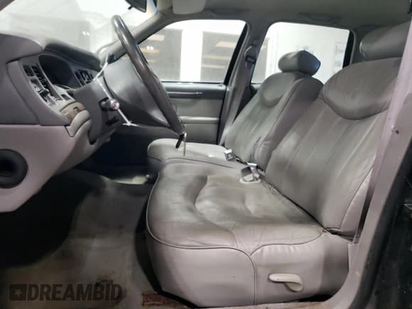 ✅ 1997 Lincoln Town Car Executive • VIN: 1LNLM81W8VY679457 • Lot: 75096074. Listed on Copart with 123,771 mi. Free auction sales archive from the USA and detailed vehicle history report at DreamBid. Image 7.