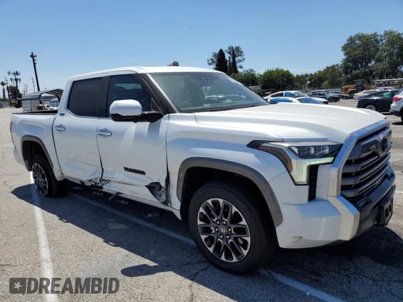 ✅ 2025 Toyota Tundra Limited • VIN: 5TFJA5DB9SX271854 • Lot: 63333625. Wystawiony na Copart z przebiegiem 2 663 mil. Bezpłatny archiwum sprzedaży aukcyjnych z USA i szczegółowy raport historii pojazdu na DreamBid. Zdjęcie 4.