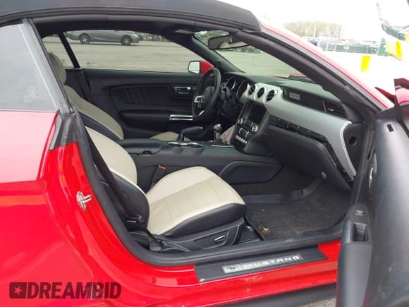 ✅ 2015 Ford Mustang EcoBoost Premium • VIN: 1FATP8UH9F5402348 • Lot: 41938583. Listed on IAAI with Not provided. Free auction sales archive from the USA and detailed vehicle history report at DreamBid. Image 5.