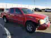 2006 Dodge Dakota SLT с VIN 1D7HE48K26S517725, выставлен на аукционе Copart как лот 48126085 с пробегом 252 671 миль миль и Списание • Salvage title. История ставок и продаж доступна на DreamBid. Изображение 4.