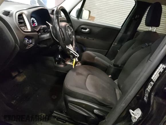 ✅ 2017 Jeep Renegade Latitude • VIN: ZACCJBBB9HPF23852 • Лот: 92324505. Опубликован ранее на Copart с пробегом Не указан. Бесплатный доступ к архиву аукционных продаж из США и подробный отчёт об истории автомобиля на DreamBid. Изображение 7.