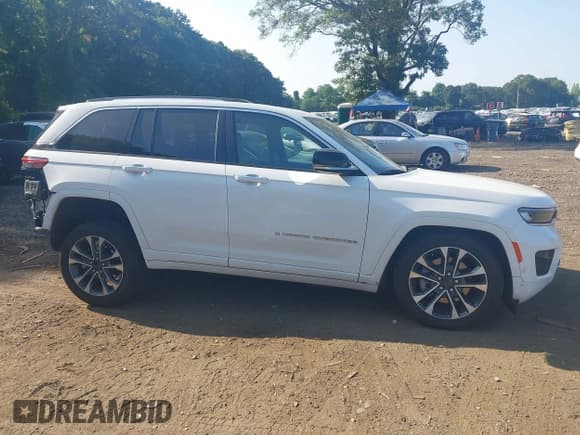 ✅ 2023 Jeep Grand Cherokee Overland • VIN: 1C4RJYD63P8880138 • Lot: 42955360. Listed on IAAI with 15,112 mi. Free auction sales archive from the USA and detailed vehicle history report at DreamBid. Image 13.
