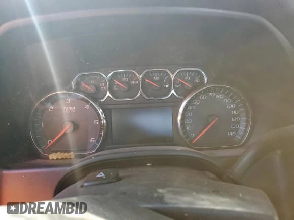 ✅ 2018 Chevrolet Silverado 2500HD LT • VIN: 1GC1KVEG1JF192271 • Lot: 82311435. Wystawiony na Copart z przebiegiem Nie podano. Bezpłatny archiwum sprzedaży aukcyjnych z USA i szczegółowy raport historii pojazdu na DreamBid. Zdjęcie 9.