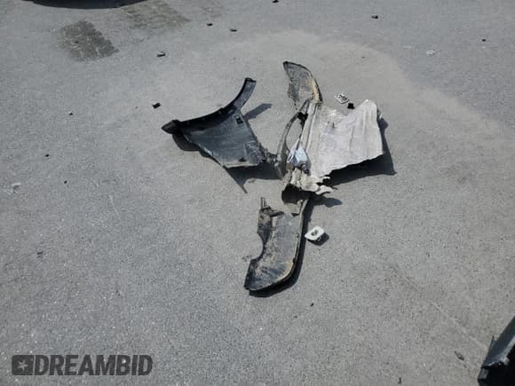 ✅ 2023 Volvo XC40 Plus Dark Theme • VIN: YV4L12UW6P2004151 • Lot: 56664765. Listed on Copart with 9,335 mi. Free auction sales archive from the USA and detailed vehicle history report at DreamBid. Image 13.