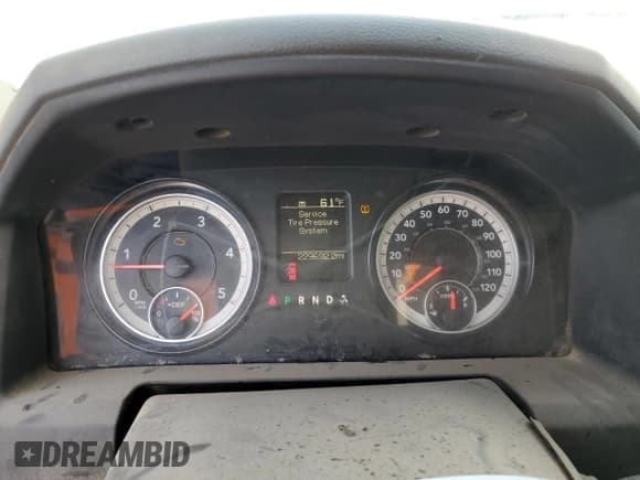 ✅ 2018 Ram 2500 Tradesman • VIN: 3C6UR5HL7JG101026 • Lot: 92032685. Wystawiony na Copart z przebiegiem 229 692 mil. Bezpłatny archiwum sprzedaży aukcyjnych z USA i szczegółowy raport historii pojazdu na DreamBid. Zdjęcie 9.