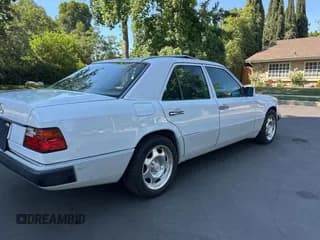 ✅ 1992 Mercedes-Benz 400 E • VIN: WDBEA34E4NB705887 • Лот: 65290115. Опубликован ранее на Copart с пробегом 76 708 миль. Бесплатный доступ к архиву аукционных продаж из США и подробный отчёт об истории автомобиля на DreamBid. Изображение 4.