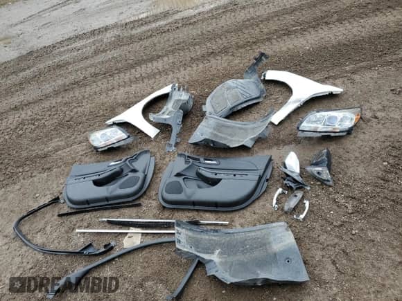 2016 Chevrolet Malibu LTZ z VIN 1G11E5SA8GF109511, wystawiony jako Copart lot #52000755 z przebiegiem 120 280 mil mil oraz Czysty tytuł • Clean title. Historia ofert i sprzedaży dostępna na DreamBid. Obrazek 12.