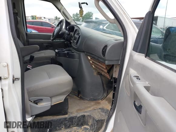 ✅ 2006 Ford Econoline Cargo • VIN: 1FTNE24L46HB42465 • Lot: 42187321. Listed on IAAI with 127,950 mi. Free auction sales archive from the USA and detailed vehicle history report at DreamBid. Image 5.