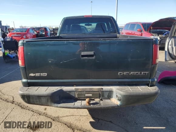 ✅ 2002 Chevrolet S-10 LS • VIN: 1GCCS19W628246558 • Лот: 82486694. Опубликован ранее на Copart с пробегом 198 809 миль. Бесплатный доступ к архиву аукционных продаж из США и подробный отчёт об истории автомобиля на DreamBid. Изображение 6.