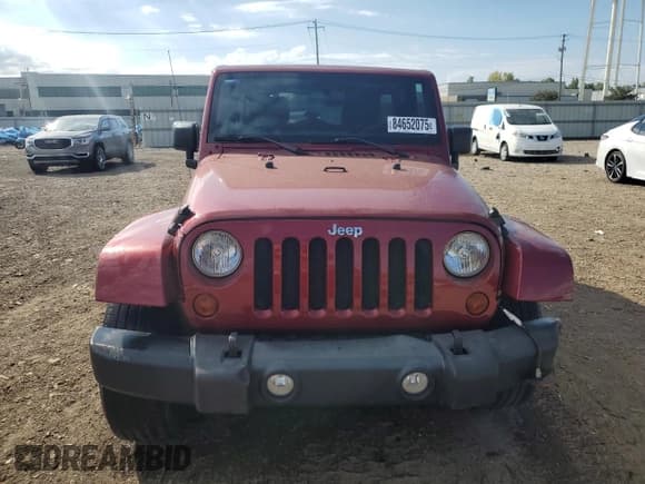 ✅ 2011 Jeep Wrangler Unlimited Sahara • VIN: 1J4BA5H18BL536996 • Lot: 84652075. Wystawiony na Copart z przebiegiem 101 545 mil. Bezpłatny archiwum sprzedaży aukcyjnych z USA i szczegółowy raport historii pojazdu na DreamBid. Zdjęcie 5.