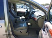 ✅ 2013 Chrysler Town & Country Touring L • VIN: 2C4RC1CG7DR623334 • Lot: 43181256. Wystawiony na IAAI z przebiegiem 127 323 mil. Bezpłatny archiwum sprzedaży aukcyjnych z USA i szczegółowy raport historii pojazdu na DreamBid. Zdjęcie 5.