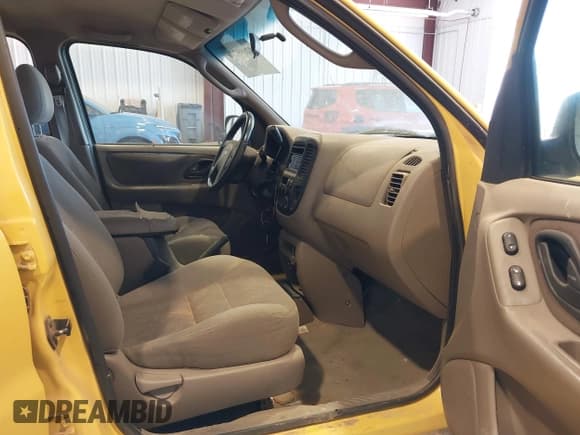 ✅ 2002 Ford Escape XLT Choice • VIN: 1FMYU04192KD32712 • Lot: 42899776. Wystawiony na IAAI z przebiegiem 193 535 mil. Bezpłatny archiwum sprzedaży aukcyjnych z USA i szczegółowy raport historii pojazdu na DreamBid. Zdjęcie 5.