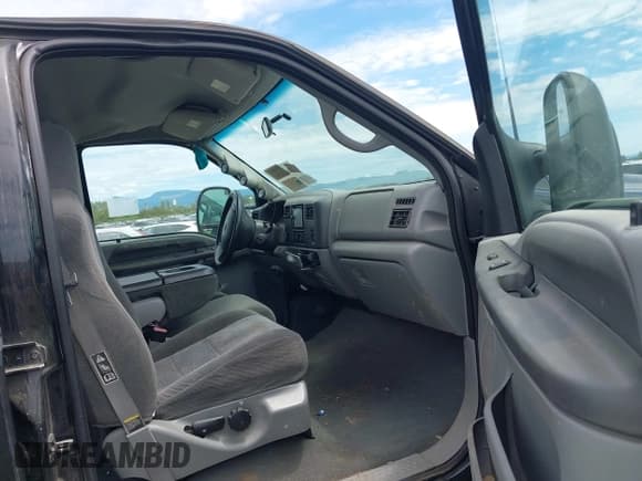 ✅ 2002 Ford F-250 XL • VIN: 1FTNW21F22EB00318 • Lot: 42603707. Wystawiony na IAAI z przebiegiem 145 383 mil. Bezpłatny archiwum sprzedaży aukcyjnych z USA i szczegółowy raport historii pojazdu na DreamBid. Zdjęcie 5.