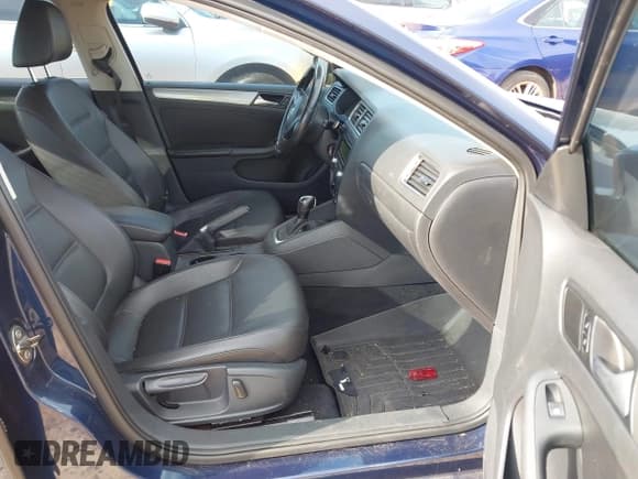 ✅ 2014 Volkswagen Jetta SE • VIN: 3VWD17AJ7EM246205 • Lot: 43349729. Wystawiony na IAAI z przebiegiem 148 660 mil. Bezpłatny archiwum sprzedaży aukcyjnych z USA i szczegółowy raport historii pojazdu na DreamBid. Zdjęcie 5.