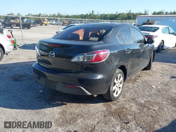 ✅ 2011 Mazda 3 i Touring • VIN: JM1BL1VF1B1496717 • Lot: 43584803. Wystawiony na IAAI z przebiegiem 103 007 mil. Bezpłatny archiwum sprzedaży aukcyjnych z USA i szczegółowy raport historii pojazdu na DreamBid. Zdjęcie 4.
