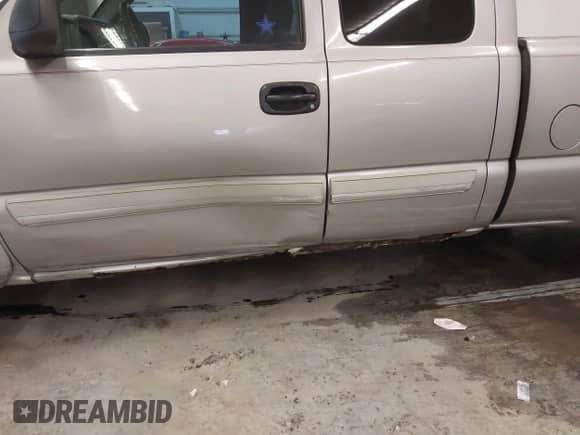 2004 Chevrolet Silverado 1500 с VIN 1GCEK19T84E178573, выставлен на аукционе IAAI как лот 41602060 с пробегом 212 900 миль миль и . История ставок и продаж доступна на DreamBid. Изображение 6.