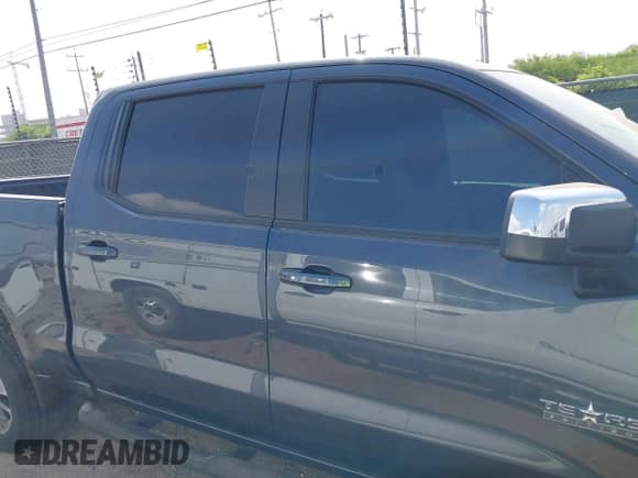 2022 Chevrolet Silverado 1500 LT z VIN 1GCPWCED8NZ104295, wystawiony jako IAAI lot #42053778 z przebiegiem 65 737 mil mil oraz . Historia ofert i sprzedaży dostępna na DreamBid. Obrazek 13.