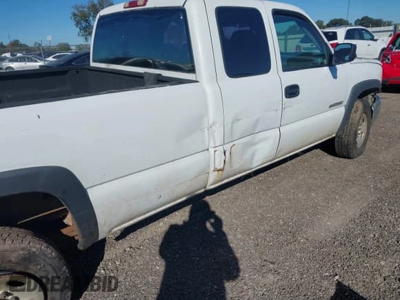 ✅ 2003 Chevrolet Silverado 2500HD LS • VIN: 1GCHC29U33E155032 • Lot: 43652498. Wystawiony na IAAI z przebiegiem Nie podano. Bezpłatny archiwum sprzedaży aukcyjnych z USA i szczegółowy raport historii pojazdu na DreamBid. Zdjęcie 6.