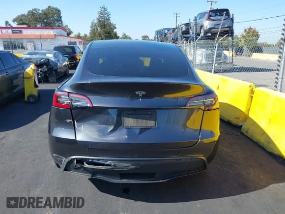 ✅ 2024 Tesla Model Y • VIN: 7SAYGDED7RF095496 • Lot: 43528096. Wystawiony na IAAI z przebiegiem 36 015 mil. Bezpłatny archiwum sprzedaży aukcyjnych z USA i szczegółowy raport historii pojazdu na DreamBid. Zdjęcie 16.