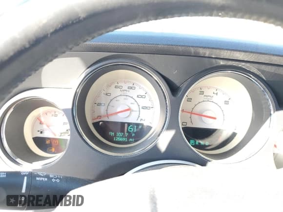 ✅ 2013 Dodge Challenger Rallye Redline • VIN: 2C3CDYAG4DH561982 • Lot: 46873885. Wystawiony na Copart z przebiegiem 125 691 mil. Bezpłatny archiwum sprzedaży aukcyjnych z USA i szczegółowy raport historii pojazdu na DreamBid. Zdjęcie 9.