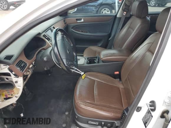 2013 Hyundai Genesis 3.8L z VIN KMHGC4DD1DU258273, wystawiony jako Copart lot #56738445 z przebiegiem 124 843 mil mil oraz Szkoda całkowita • Salvage title. Historia ofert i sprzedaży dostępna na DreamBid. Obrazek 7.