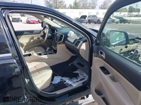 ✅ 2017 Jeep Grand Cherokee Laredo • VIN: 1C4RJEAG1HC780369 • Lot: 43441726. Listed on IAAI with 158,334 mi. Free auction sales archive from the USA and detailed vehicle history report at DreamBid. Image 5.