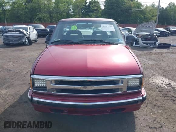 1996 Chevrolet S-10 LS с VIN 1GCDT14X8TK136181, выставлен на аукционе IAAI как лот 42342631 с пробегом 130 254 миль миль и . История ставок и продаж доступна на DreamBid. Изображение 12.