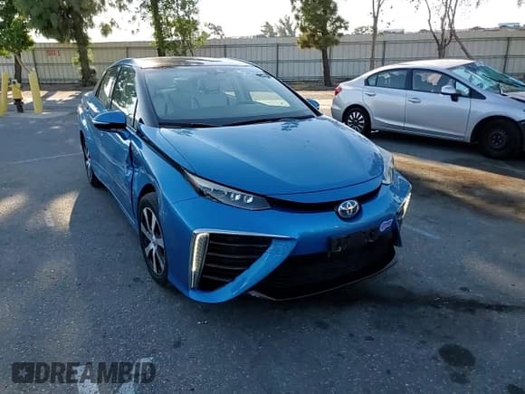 ✅ 2018 Toyota Mirai • VIN: JTDBVRBD0JA004690 • Lot: 75329864. Wystawiony na Copart z przebiegiem 30 203 mil. Bezpłatny archiwum sprzedaży aukcyjnych z USA i szczegółowy raport historii pojazdu na DreamBid. Zdjęcie 11.