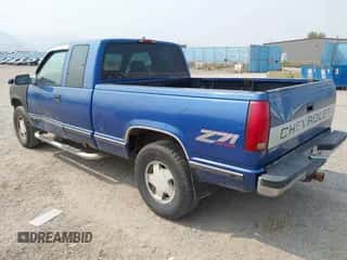1997 Chevrolet Silverado 1500 z VIN 2GCEK19R0V1252138, wystawiony jako IAAI lot #43118211 z przebiegiem 169 330 mil mil oraz . Historia ofert i sprzedaży dostępna na DreamBid. Obrazek 3.