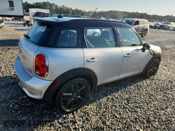 ✅ 2013 MINI Countryman S • VIN: WMWZC3C55DWP51120 • Лот: 71627075. Опубликован ранее на Copart с пробегом 148 533 миль. Бесплатный доступ к архиву аукционных продаж из США и подробный отчёт об истории автомобиля на DreamBid. Изображение 3.