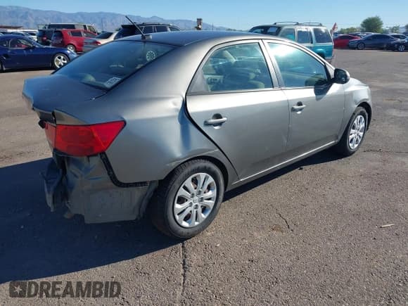 ✅ 2012 Kia Forte EX • VIN: KNAFU4A21C5592633 • Lot: 43353799. Wystawiony na IAAI z przebiegiem 207 408 mil. Bezpłatny archiwum sprzedaży aukcyjnych z USA i szczegółowy raport historii pojazdu na DreamBid. Zdjęcie 4.