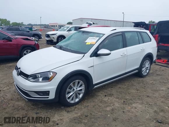 ✅ 2017 Volkswagen Golf S • VIN: 3VWH17AU5HM540511 • Lot: 42209861. Listed on IAAI with 84,978 mi. Free auction sales archive from the USA and detailed vehicle history report at DreamBid. Image 2.