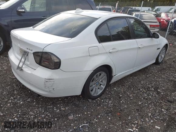 ✅ 2006 BMW 3 Series 325i • VIN: WBAVB13566KX37730 • Lot: 43465842. Wystawiony na IAAI z przebiegiem Nie podano. Bezpłatny archiwum sprzedaży aukcyjnych z USA i szczegółowy raport historii pojazdu na DreamBid. Zdjęcie 4.