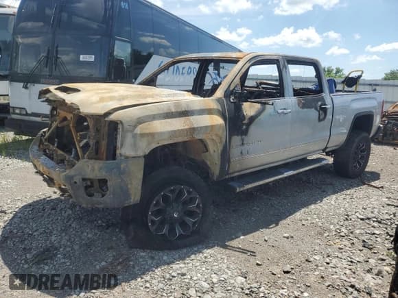 ✅ 2018 GMC Sierra 2500HD Denali • VIN: 1GT12UEY2JF114911 • Lot: 61385685. Wystawiony na Copart z przebiegiem Nie podano. Bezpłatny archiwum sprzedaży aukcyjnych z USA i szczegółowy raport historii pojazdu na DreamBid. Zdjęcie 1.