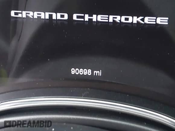 2020 Jeep Grand Cherokee Altitude z VIN 1C4RJEAG3LC202749, wystawiony jako IAAI lot #42272959 z przebiegiem 90 698 mil mil oraz . Historia ofert i sprzedaży dostępna na DreamBid. Obrazek 16.