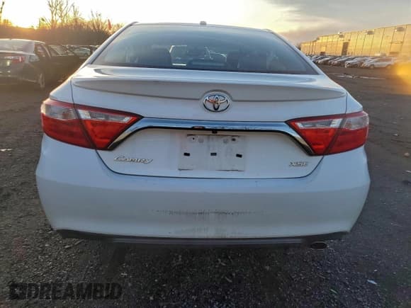 ✅ 2017 Toyota Camry LE • VIN: 4T1BF1FK5HU694013 • Lot: 93676245. Wystawiony na Copart z przebiegiem 113 342 mil. Bezpłatny archiwum sprzedaży aukcyjnych z USA i szczegółowy raport historii pojazdu na DreamBid. Zdjęcie 6.