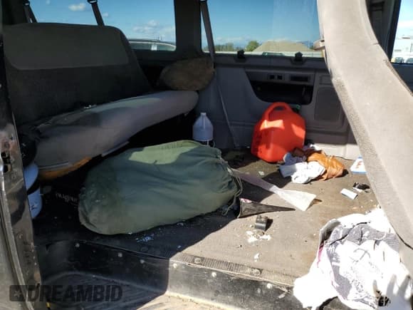 ✅ 1999 Ford Econoline Wagon XL • VIN: 1FBSS31S5XHB55809 • Lot: 75565754. Wystawiony na Copart z przebiegiem 128 286 mil. Bezpłatny archiwum sprzedaży aukcyjnych z USA i szczegółowy raport historii pojazdu na DreamBid. Zdjęcie 11.