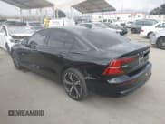 ✅ 2024 Volvo S60 Core Dark Theme • VIN: 7JRL12FK9RG325086 • Lot: 42421352. Wystawiony na IAAI z przebiegiem 12 318 mil. Bezpłatny archiwum sprzedaży aukcyjnych z USA i szczegółowy raport historii pojazdu na DreamBid. Zdjęcie 3.