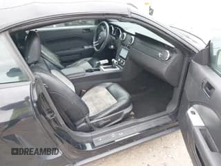 ✅ 2005 Ford Mustang Deluxe • VIN: 1ZVFT84N255247744 • Lot: 43416736. Wystawiony na IAAI z przebiegiem 127 559 mil. Bezpłatny archiwum sprzedaży aukcyjnych z USA i szczegółowy raport historii pojazdu na DreamBid. Zdjęcie 5.