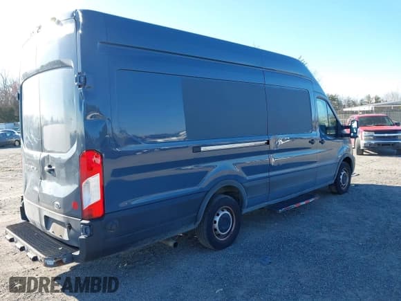 ✅ 2021 Ford Transit Cargo • VIN: 1FTBR3X8XMKA57960 • Lot: 41842606. Listed on IAAI with 5,176 mi. Free auction sales archive from the USA and detailed vehicle history report at DreamBid. Image 4.
