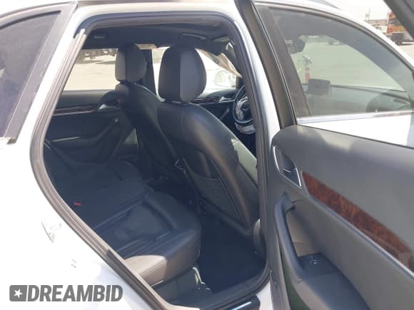 ✅ 2017 Audi Q3 Prestige • VIN: WA1GCCFSXHR005918 • Lot: 43253002. Listed on IAAI with 114,026 mi. Free auction sales archive from the USA and detailed vehicle history report at DreamBid. Image 8.